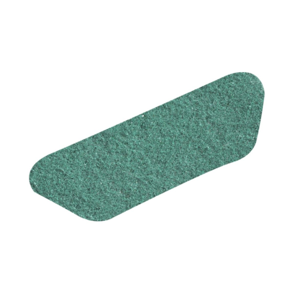 Un seul tampon de ponçage Twister S-Pad vert, ovale (45x15cm) de Diversey Deutschland GmbH & Co. OHG, issu du pack de 2 « Twister S-Pad Vert », isolé sur fond blanc.