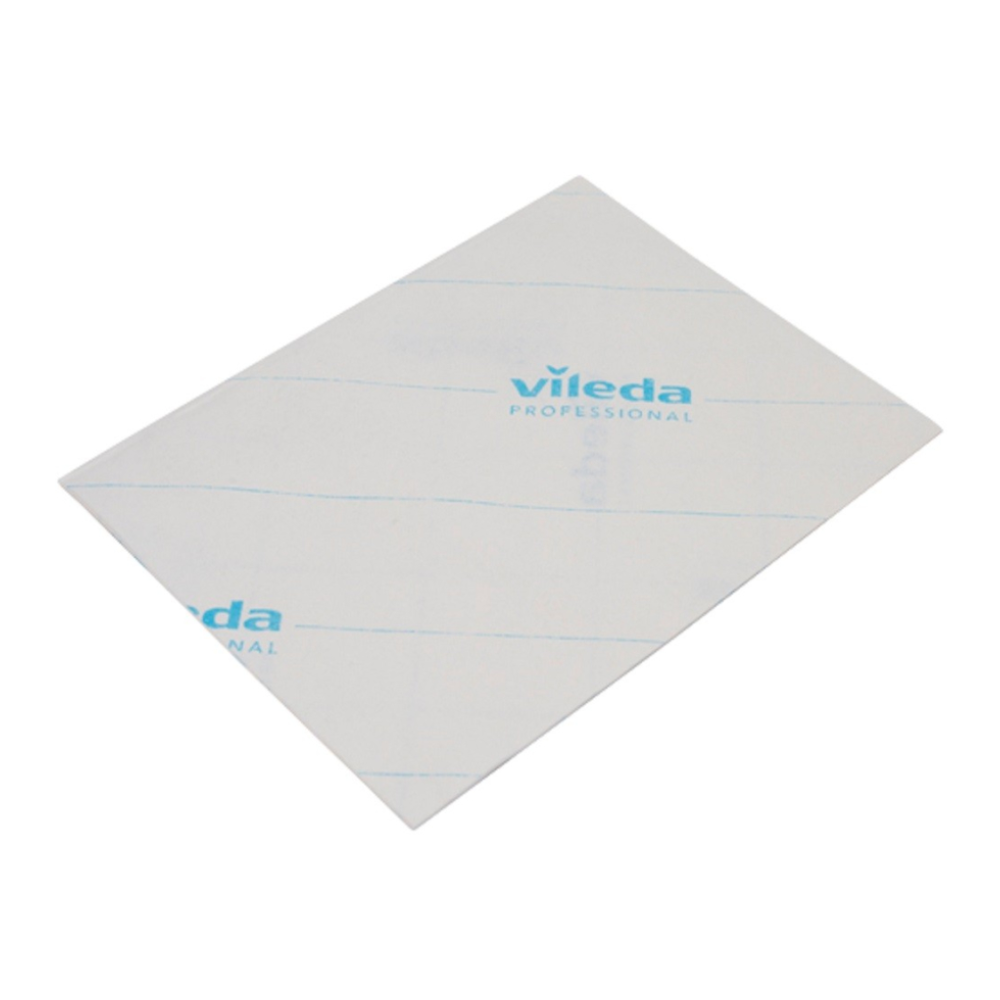 Abgebildet ist ein weißes Vileda Professional MicroOne Microfasertuch mit der blauen Aufschrift „Vileda Professional“. Das rechteckige Tuch, das für seine Einhaltung strenger Hygienestandards bekannt ist, liegt flach auf einem weißen Hintergrund und sorgt so für erstklassige Reinigungsergebnisse.