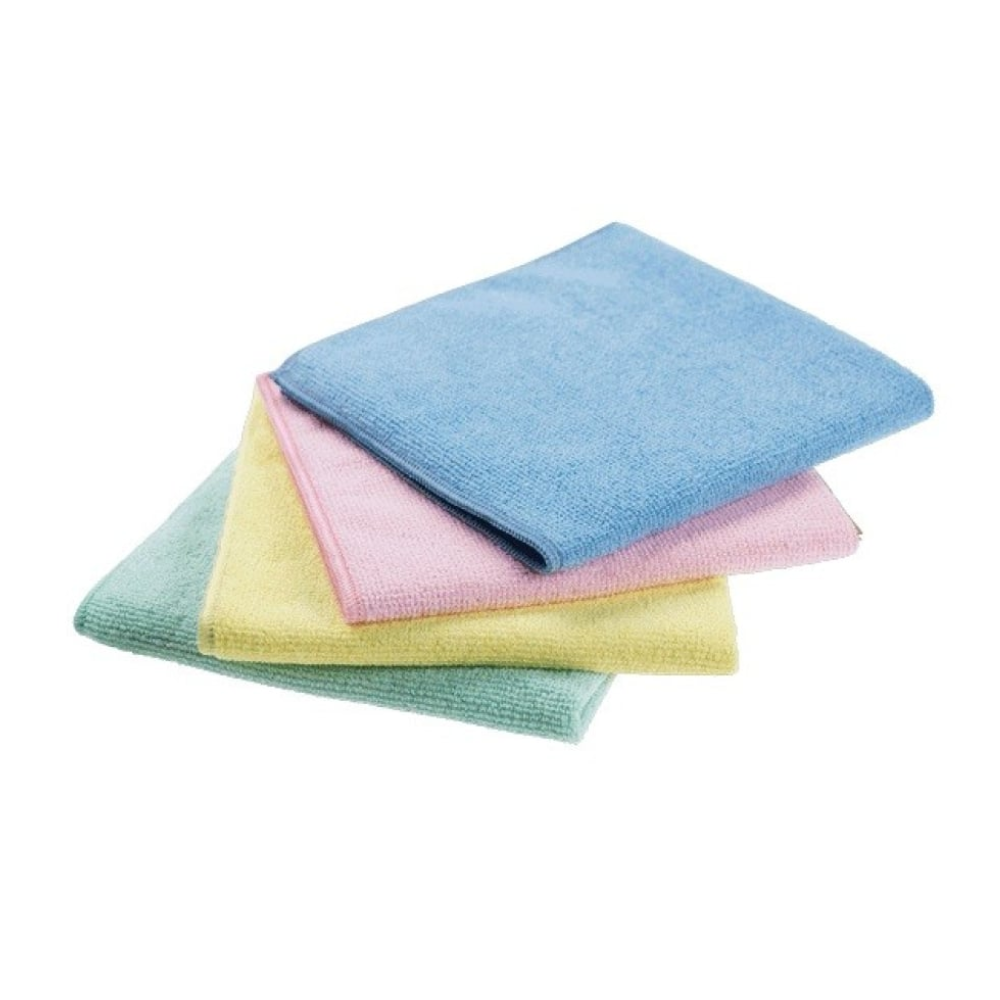 Quatre chiffons en microfibres MicroTuff Swift carrés et pliés de Vileda Professional en bleu, rose, jaune et vert sont empilés les uns sur les autres. Les chiffons doux de Vileda GmbH promettent une performance de nettoyage exceptionnelle et sont visibles sur un fond blanc simple.