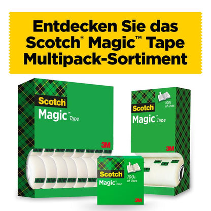 Trois cartons de Scotch® Magic™ Ruban Invisible, pack avantage 14 rouleaux (19 mm x 33 m) de 3M Deutschland GmbH sont illustrés devant un panneau allemand jaune. L'emballage vert souligne la marque et la praticité quotidienne du ruban.