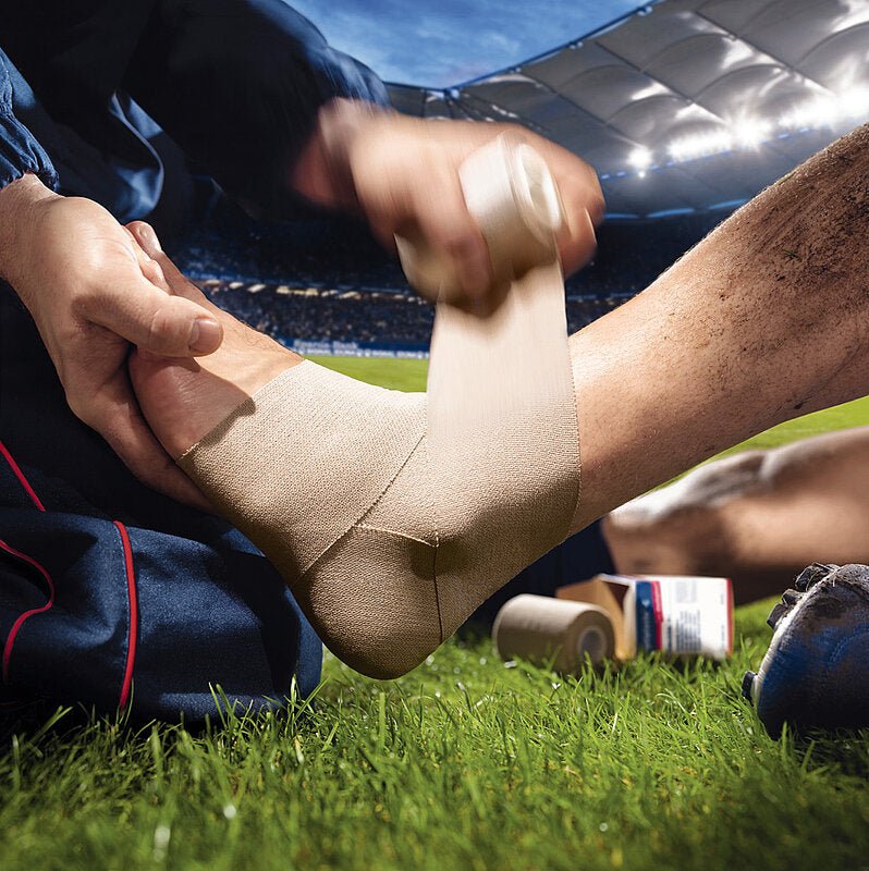 Optiplaste-C, bandage adhésif élastique, adhésif à base d'oxyde de zinc et de caoutchouc – en utilisation