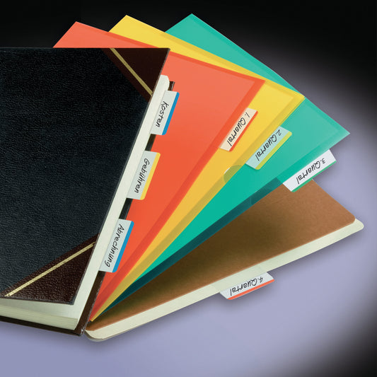 Ein schwarzer Ordner und fünf farbige Mappen, die jeweils mit Post-it® Index Strong Ablagetabs (Groß, Verschiedene Farben, 50,8 mm x 38,1 mm, 24 Haftstreifen/Spender) der 3M Deutschland GmbH beschriftet sind, liegen geordnet und beschriftet mit "# Strom", "3 Strom" usw. auf einem Schreibtisch.