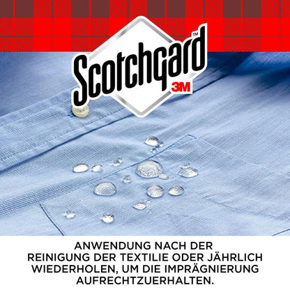 Un gros plan d'une chemise bleu clair avec des gouttes d'eau perlant sur le tissu souligne la protection contre la saleté et les taches. Au-dessus se trouve le logo de 3M Deutschland GmbH et l'indication de réappliquer le spray imperméabilisant pour textiles Scotchgard™ après le nettoyage ou chaque année.