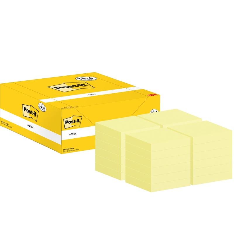 Une boîte de notes Post-it® jaunes de la société 3M Deutschland GmbH se trouve à côté de quatre piles de notes jaunes (38 x 51 mm, 100 feuilles par bloc), qui font partie d'un lot de 18 + 6 gratuites, conditionnées dans un emballage en carton certifié 100 % PEFC.