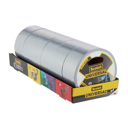 Un présentoir de vente contient cinq rouleaux de ruban adhésif Scotch® Universal 2904 (25 m x 48 mm) de 3M Deutschland GmbH, chacun de couleur argentée, individuellement étiqueté et avec un branding et des informations sur l'emballage.