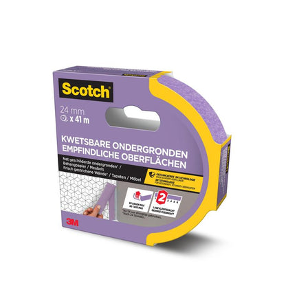 Un rouleau de 24 mm x 41 m de ruban de masquage pour surfaces délicates Scotch® (3M Deutschland GmbH), dans un emballage violet certifié PEFC avec texte en néerlandais, allemand et français, avec adhérence douce et logo 3M.