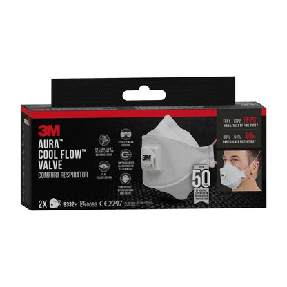 Illustrée est une boîte du masque respiratoire à particules 3M™ Aura™ Comfort Cool Flow™ 9332+, FFP3, avec valve de 3M Deutschland GmbH avec une illustration du masque blanc et du porteur. La boîte contient 2 masques et met en avant l'efficacité de filtration et le confort.