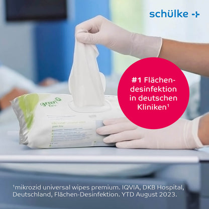 Une personne tire une lingette désinfectante d'un emballage de lingettes mikrozid® universal wipes Green Line de Schülke sur la table. Un cercle rose la vante comme n°1 pour la désinfection des surfaces dans les cliniques allemandes, soulignant ainsi la prévention des infections. Dans le coin supérieur droit, il est écrit « Schülke & Mayr GmbH », un petit texte indique la formule de désinfection rapide légèrement alcoolisée.
