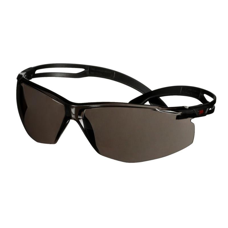 Lunettes de sécurité 3M™ SecureFit™ 500, branches noires, revêtement antibuée/anti-rayures Scotchgard™ (K&N), lentilles grises, SF502SGAF-BLK-EU, 20 par paquet | Paquet (1 pièce)